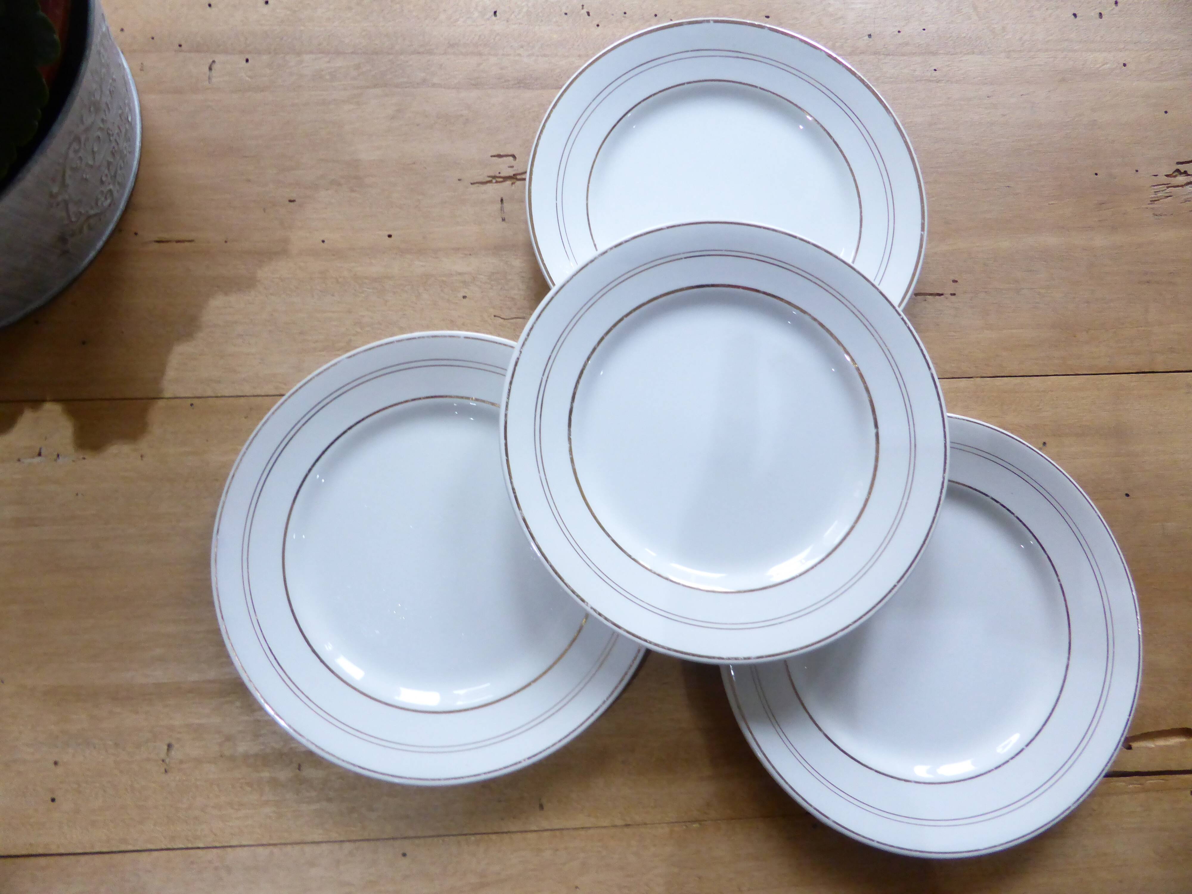 4 dessert plates in porcelain from St Amand 191105