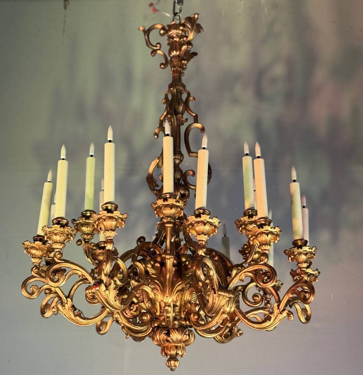 Carved and Gilded Wood Chandelier, 18 Arms of Light, Italy Circa 1880
