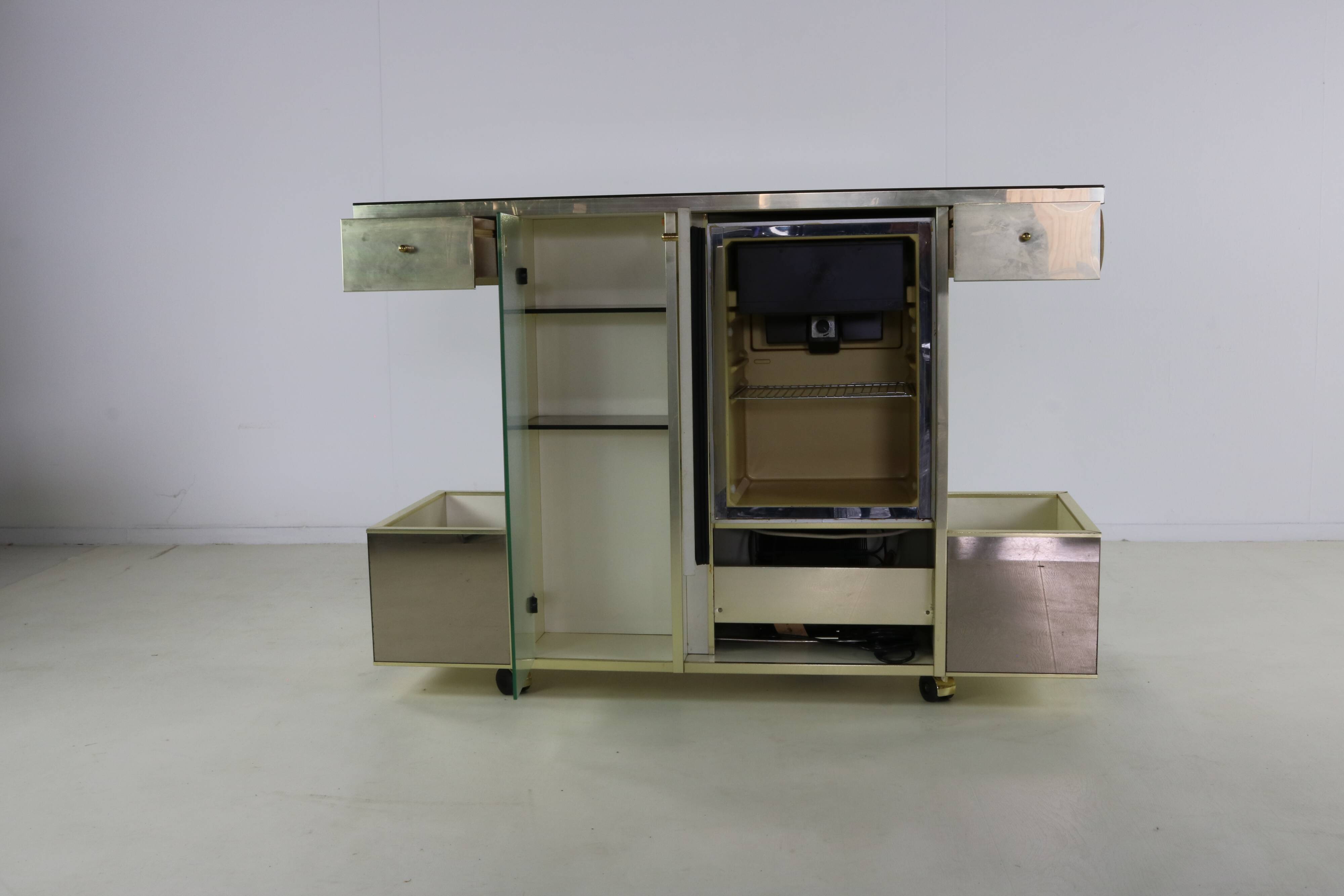 Seventies design bar cabinet by Harvey Guzzini for Stilglass Donati