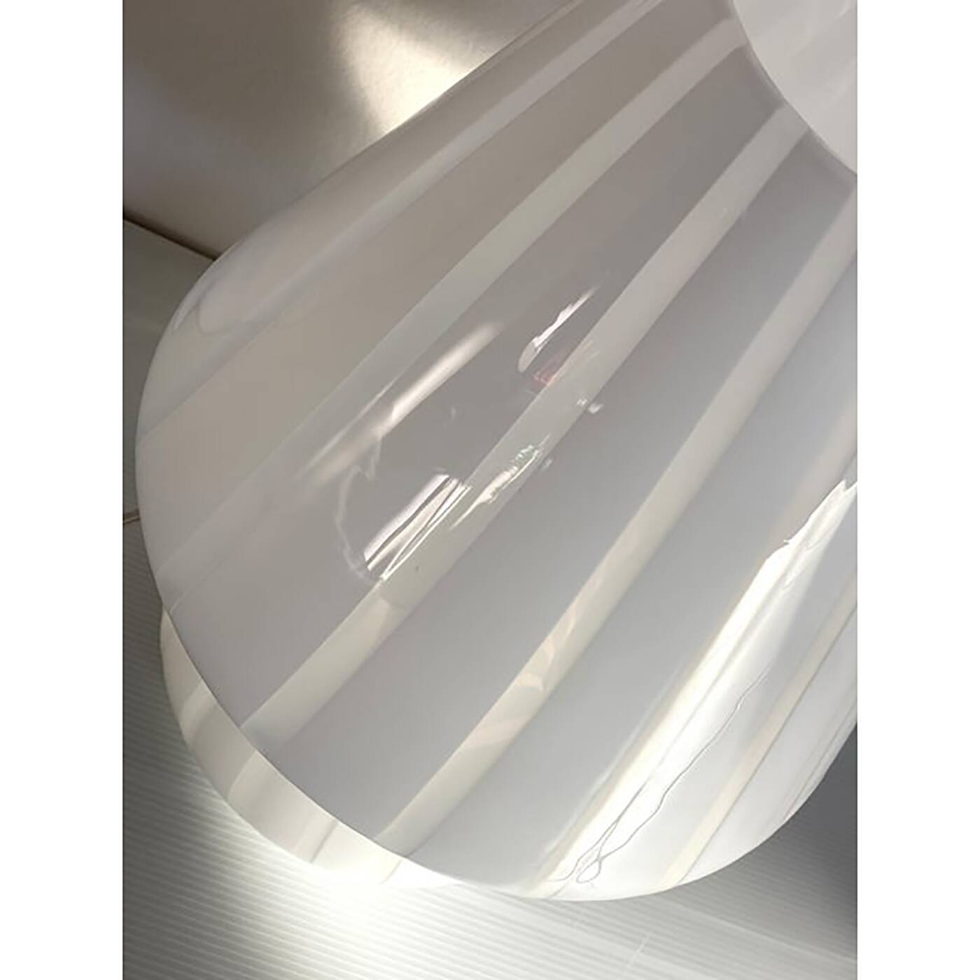 Lampe de table en verre de Murano « Fungo » à rayures blanc laiteux moderne du milieu du siècle