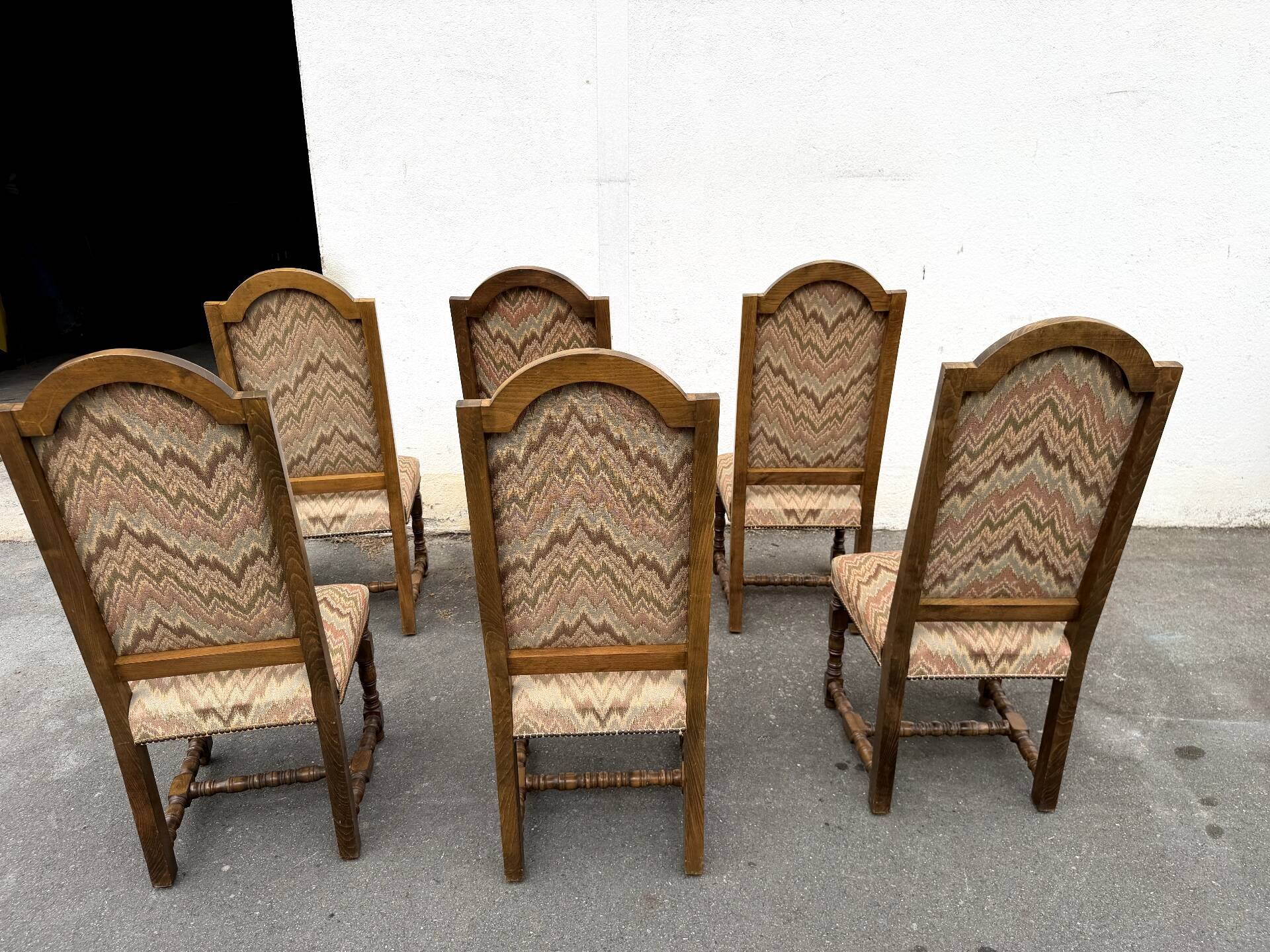 Série de 6 chaises à haut dossier de style Louis XIII