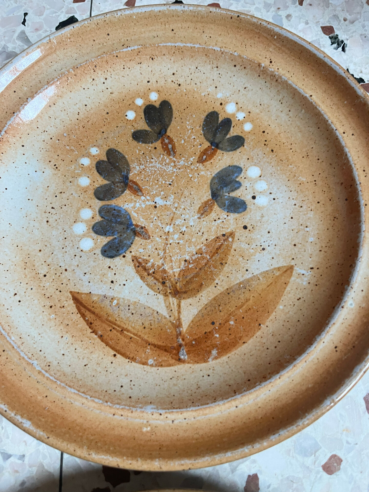 6 assiettes plates en grès 