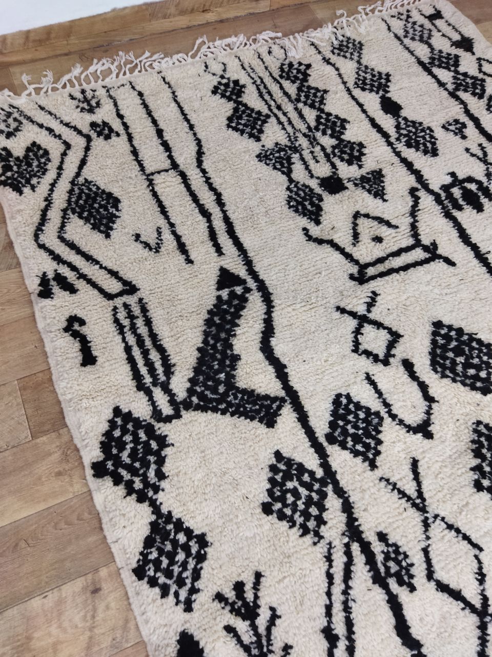 Handmade moroccan berber carpet 305 x 195 cm