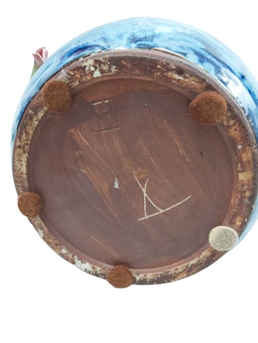 Chinese vase in polychrome glazed terracotta.