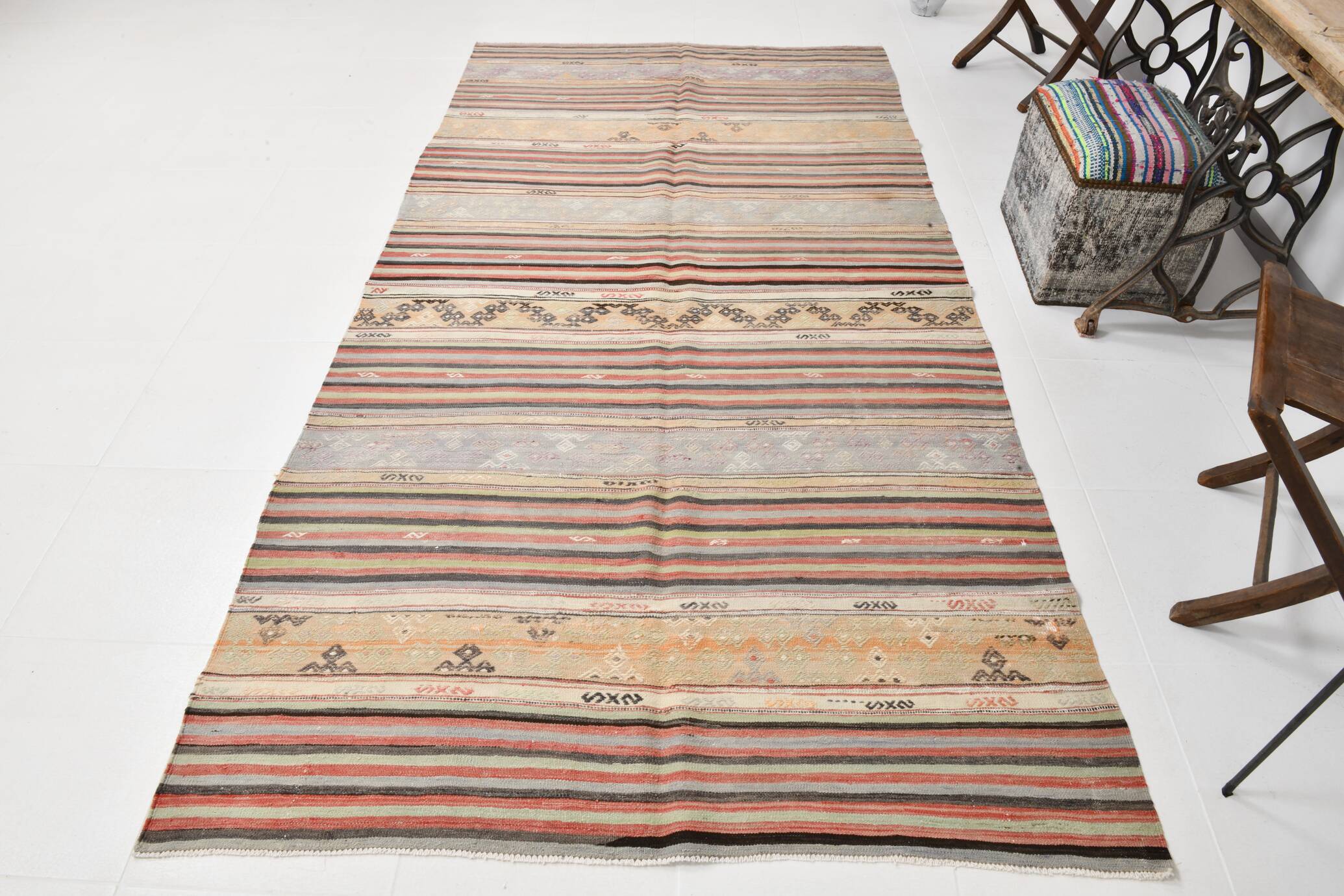 5x9 Soft Pastel Red Vintage Kilim Rug 150x290Cm SK 32959