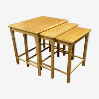 Tables gigognes anglaises en chêne blond - années 50