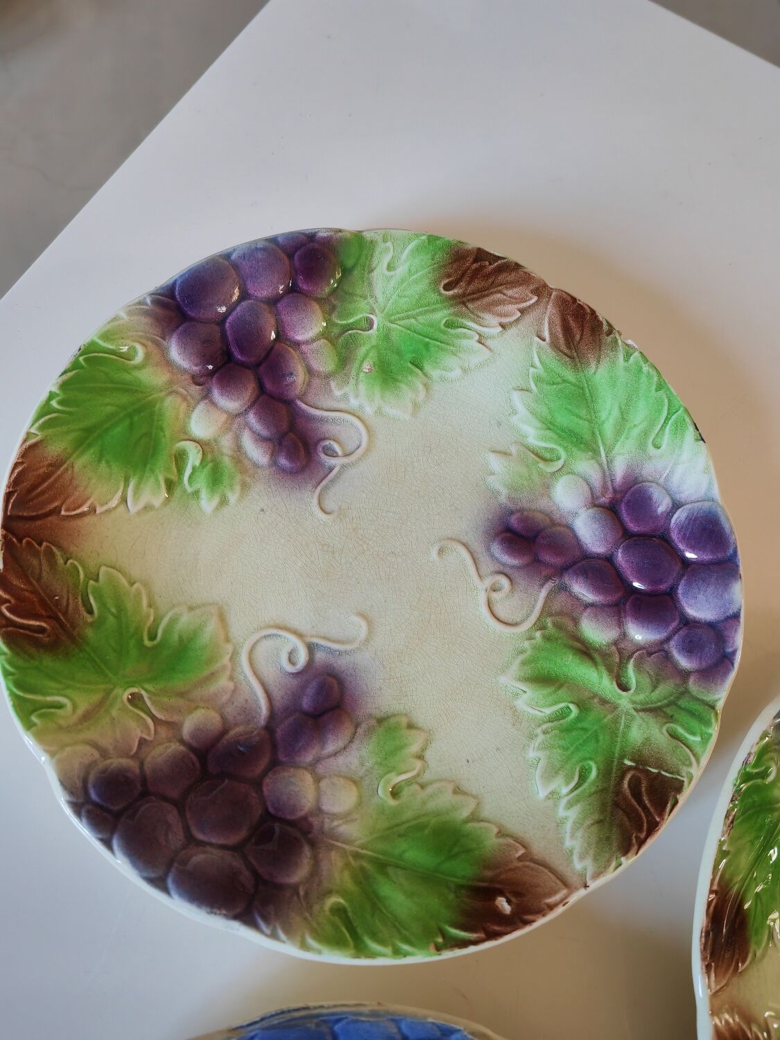 3 plates Sarreguemines in slip