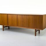 Buffet danois en teck par Henning Kjaernulf pour Bruno Hansen, années 1960