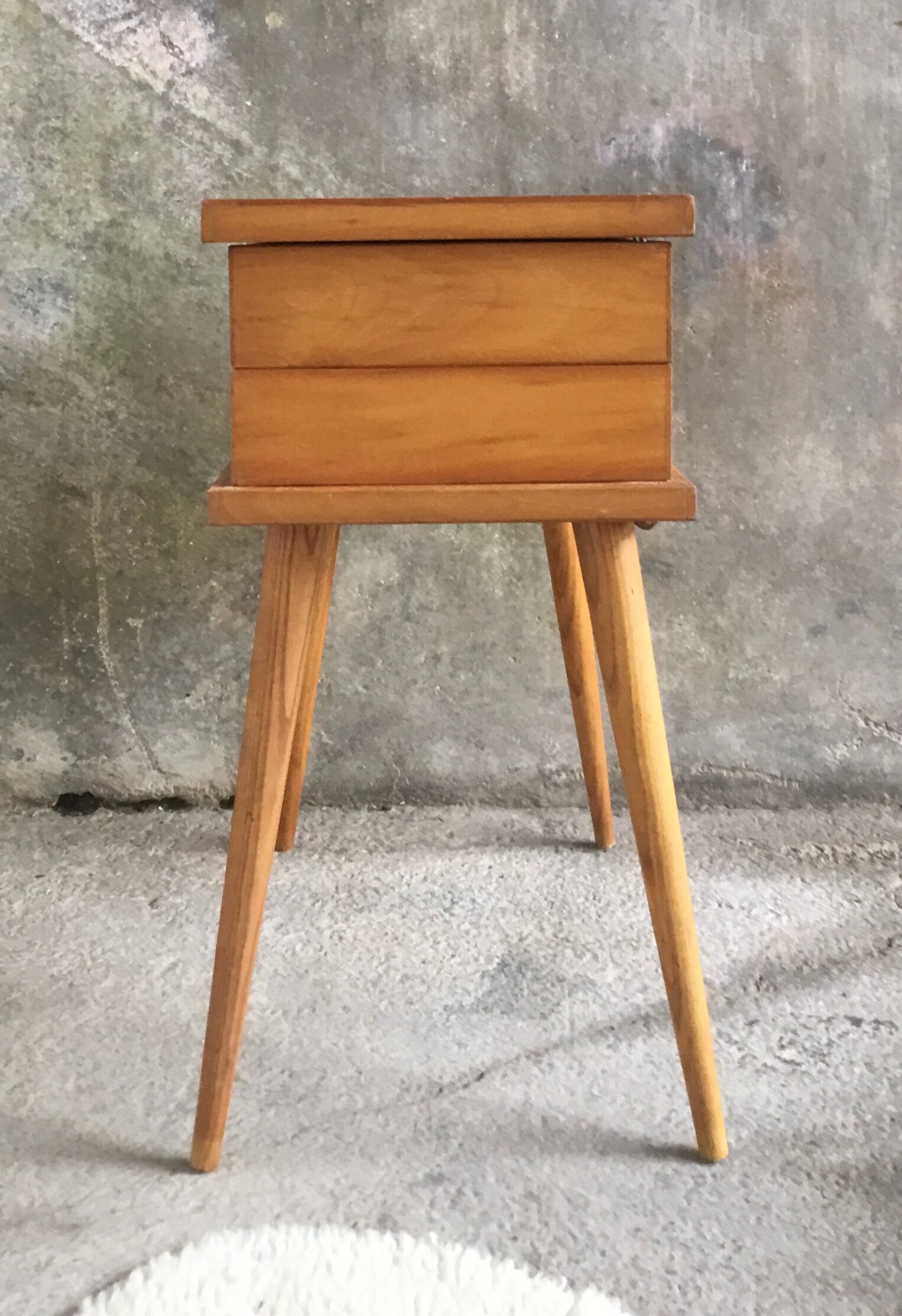 Worker with compass feet and swivel drawers vintage 1960