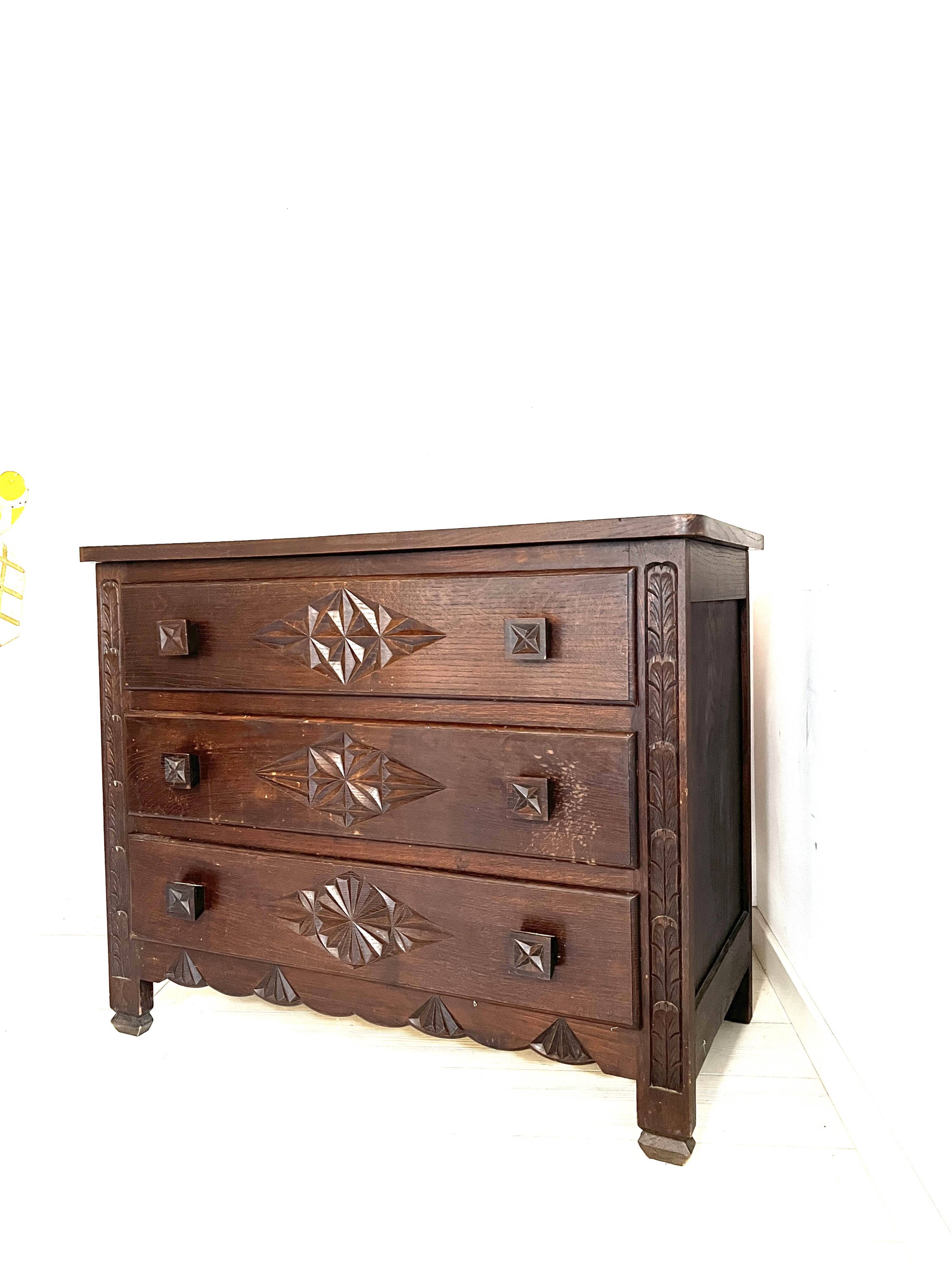 Commode Basque