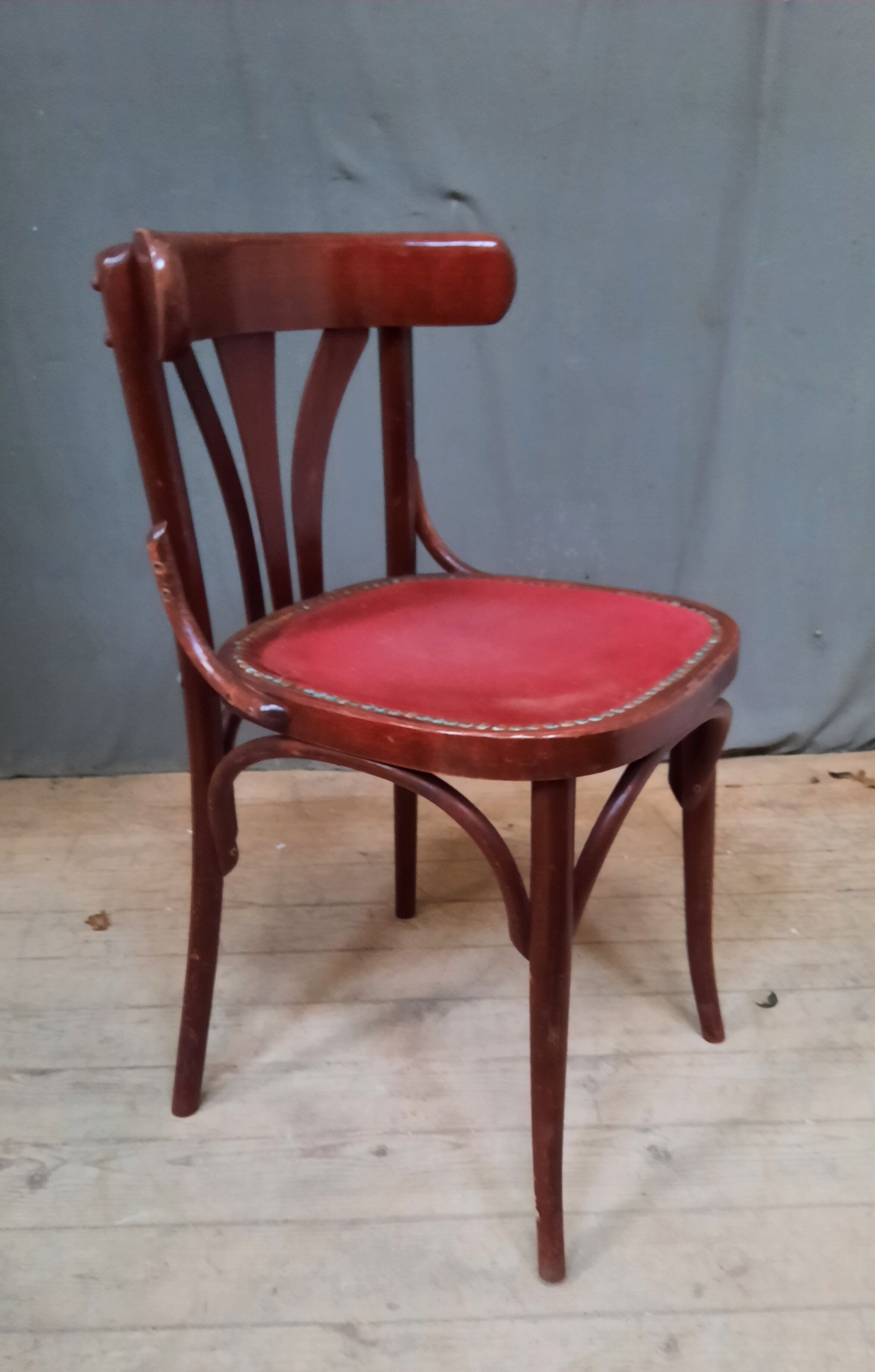 Serie de 6 chaises bistrot en bois courbé