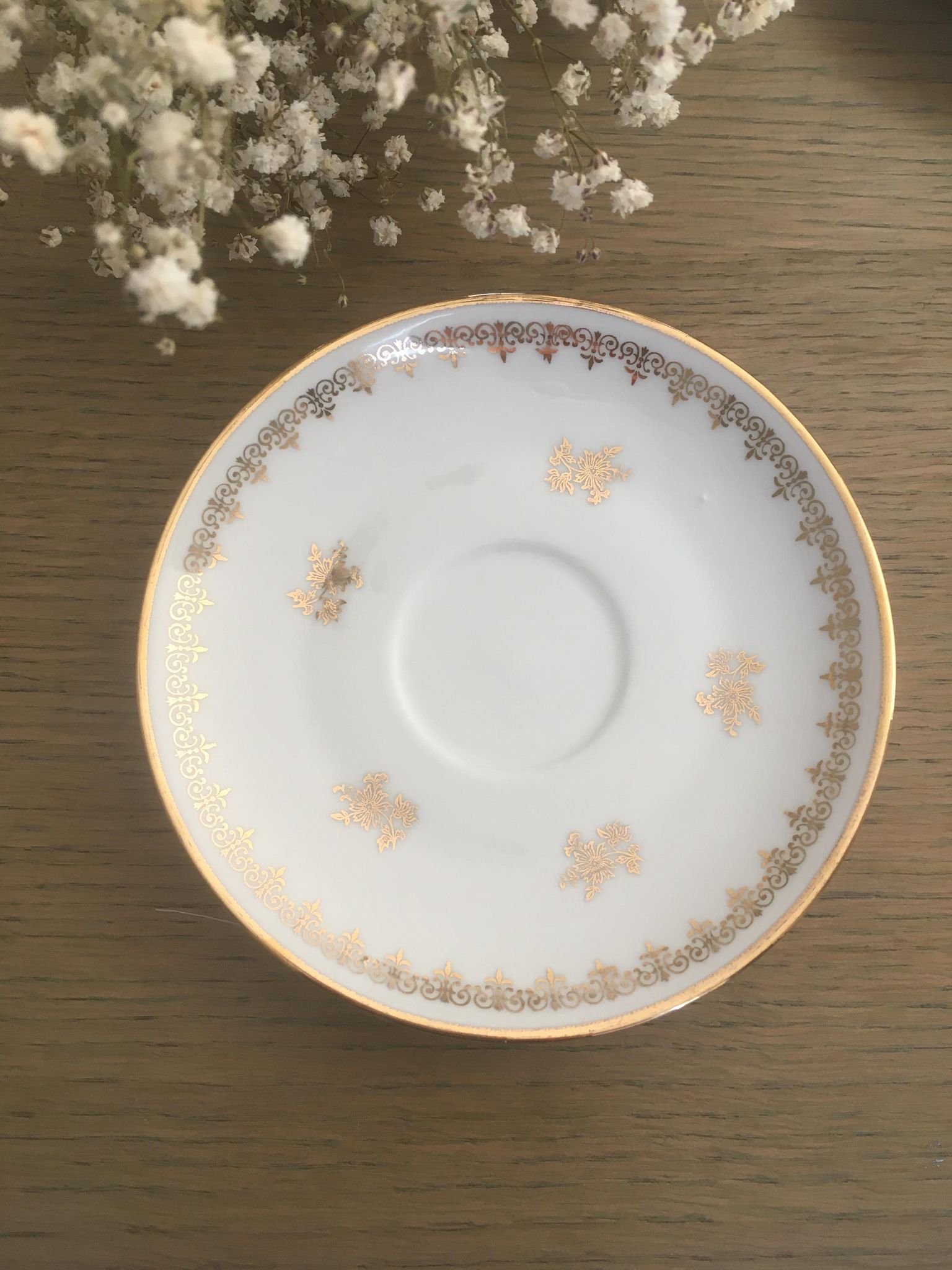 Coffee service in antique porcelain