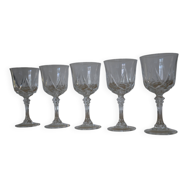 5 verres sur pied à eau/vin cristal d'Arques modèle Auteuil et Louvre
