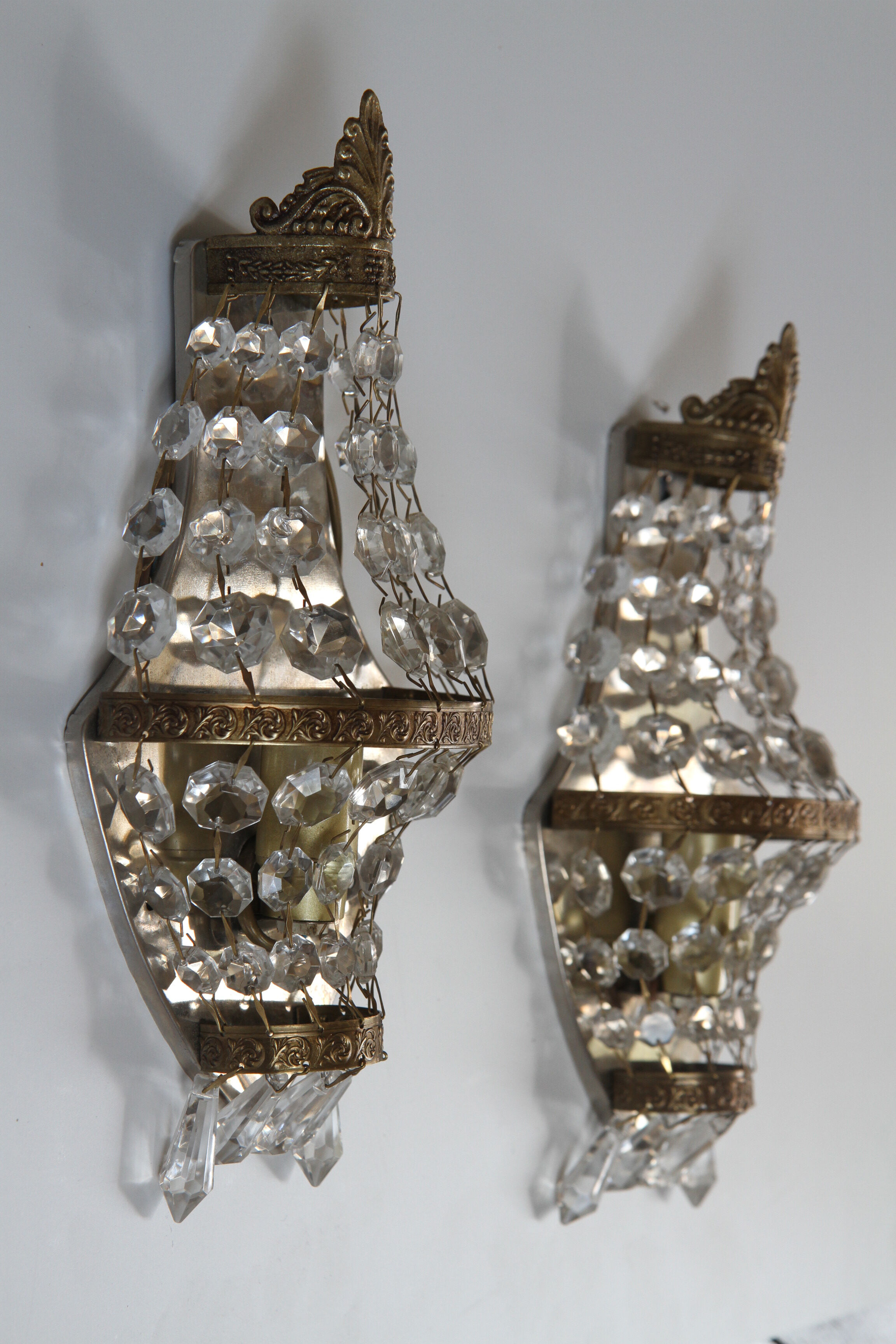 Wall lamps to stamps