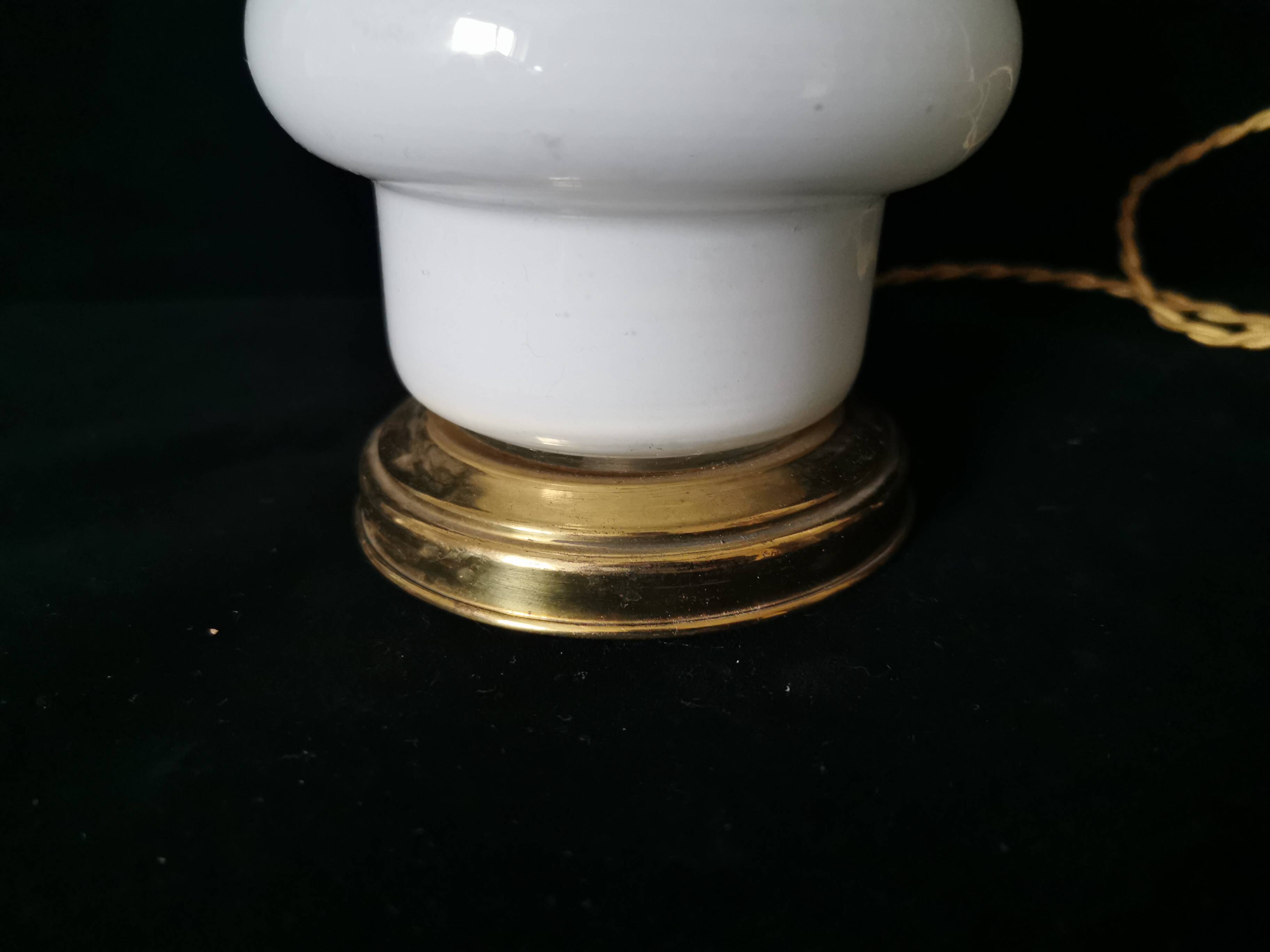 lampe de chevet en opaline blanche