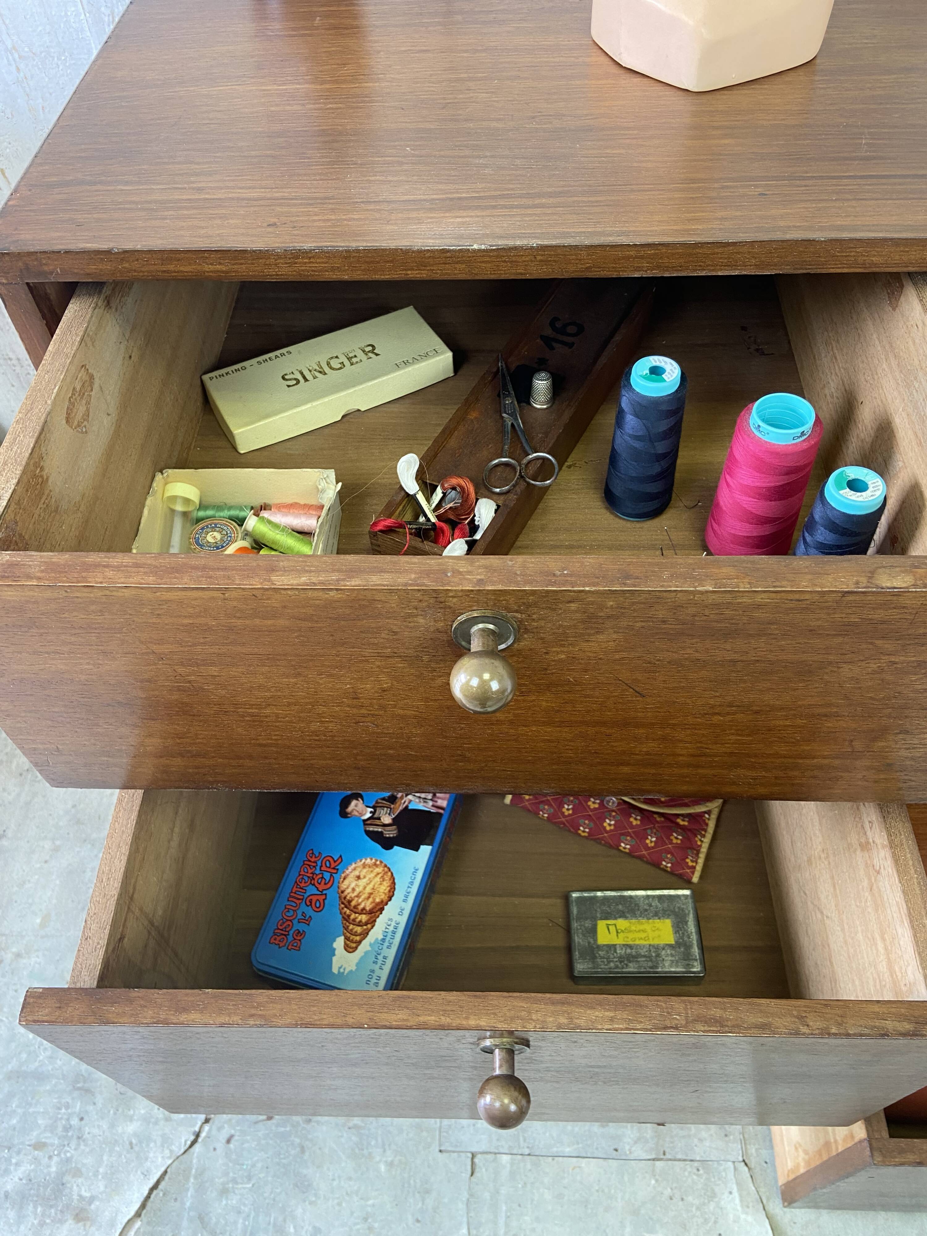 Meuble de mercerie vintage