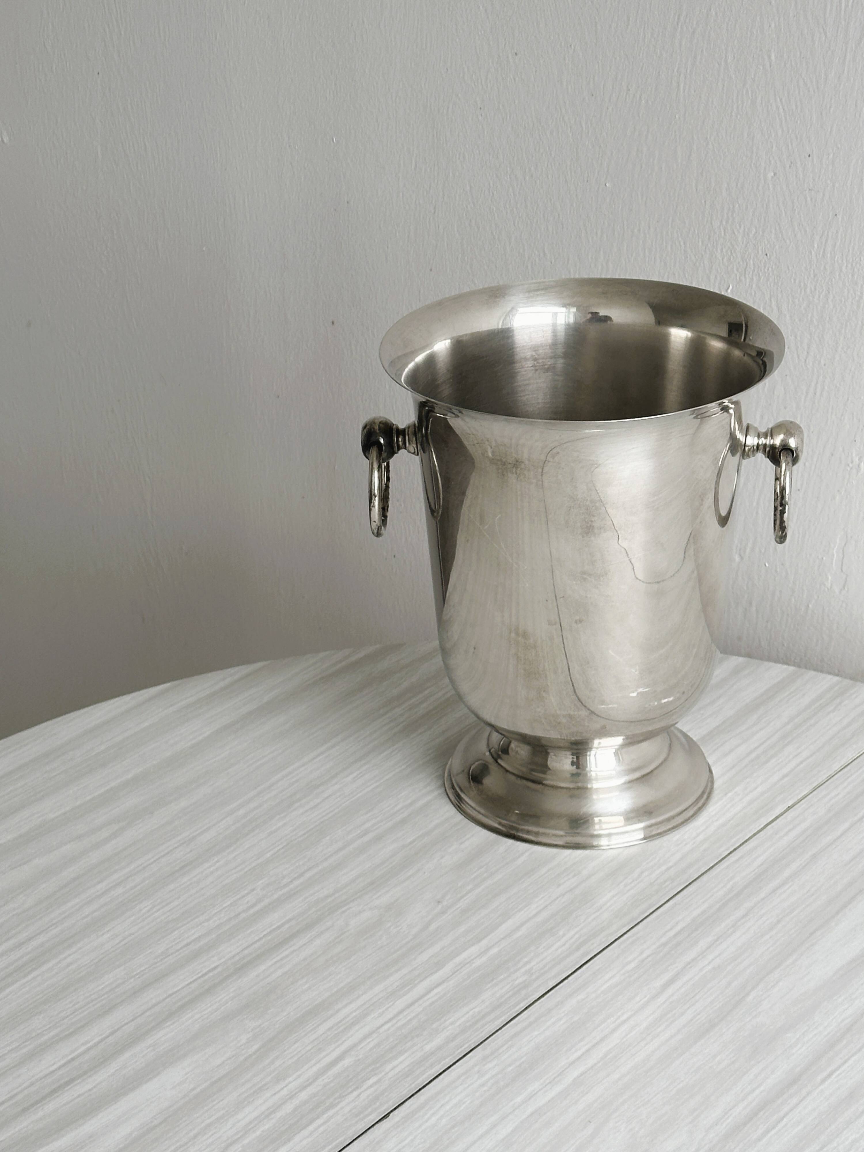 Metal champagne bucket
