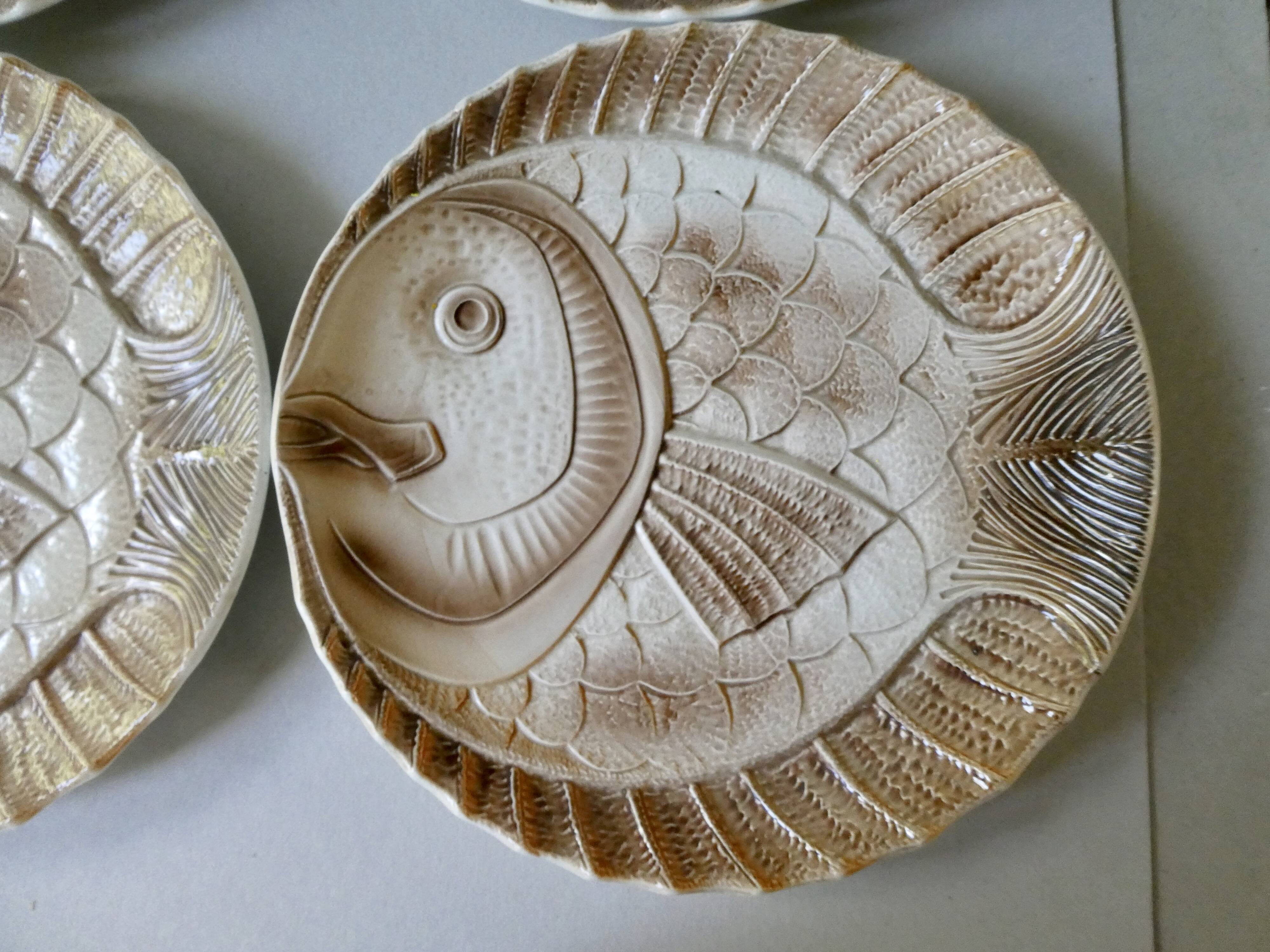 Set of 6 flat plates, fish shape, Sarreguemines France