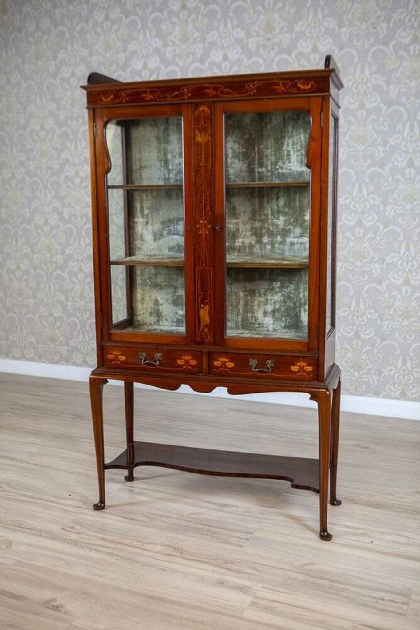 Vitrine en acajou incrustée anglaise