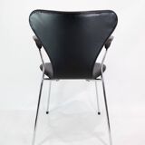 Seven Chairs With Armrests Model 3207 In Black Leather Arne Jacobsen & Fritz Hansen