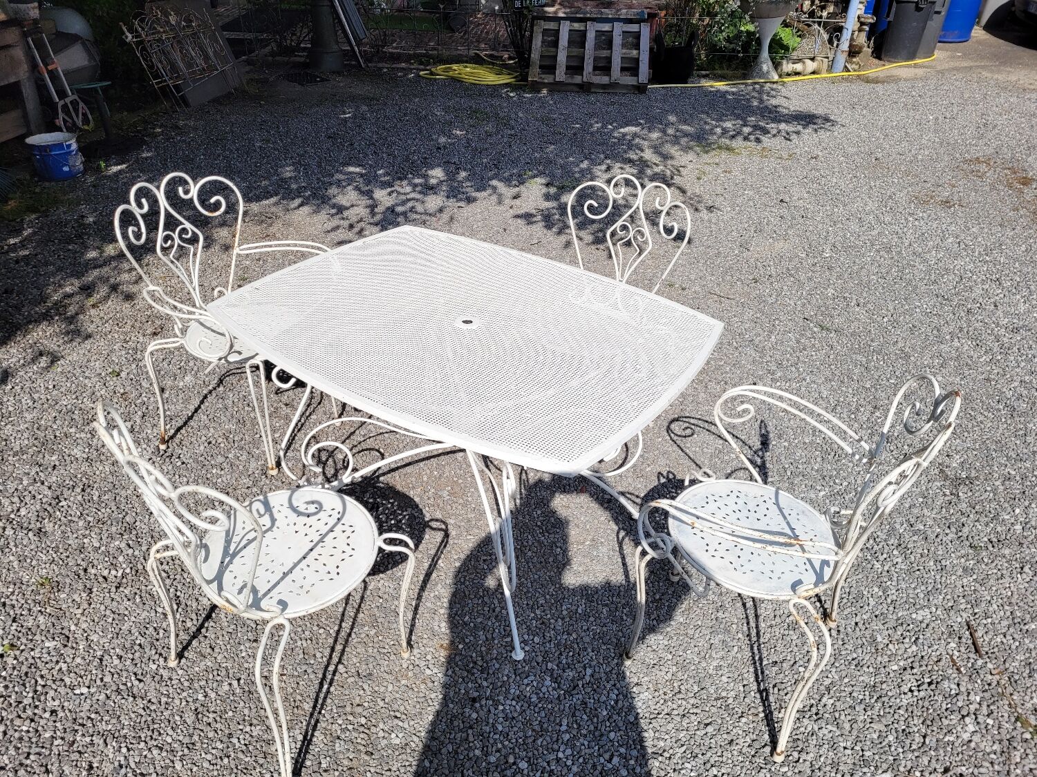 Old wrought iron garden furniture, table + 2 armchairs + 2 chairs