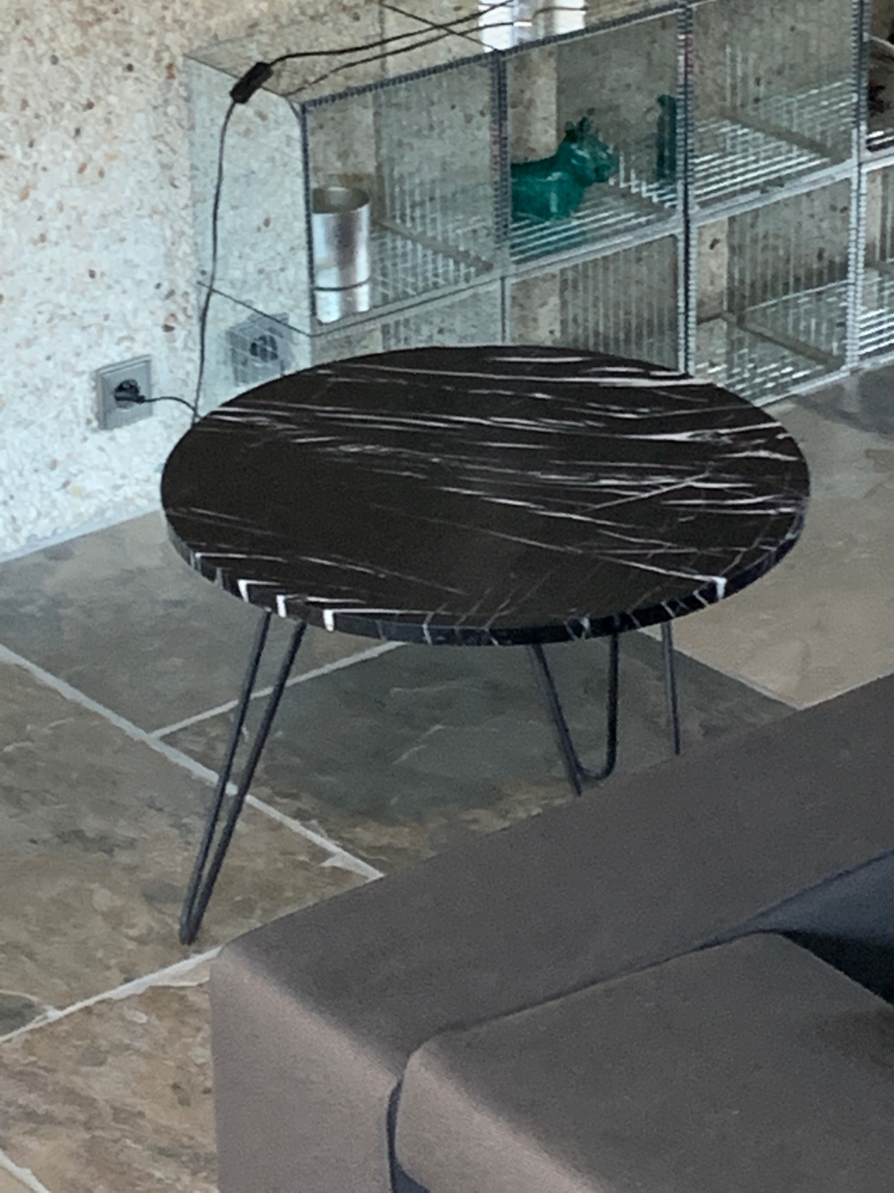 Table d'appoint en marbre et fer forgé