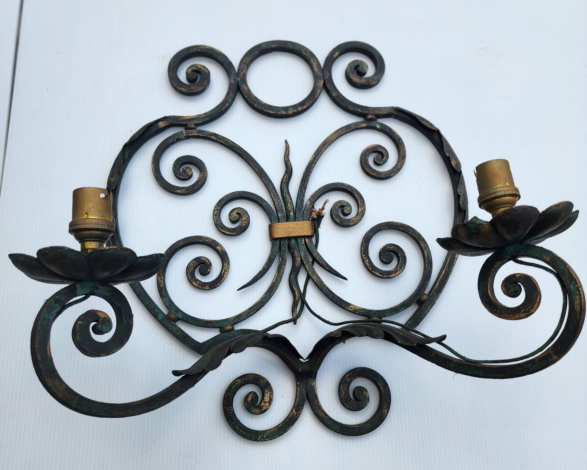 Ancienne paire d'appliquer fer forgé style baroque