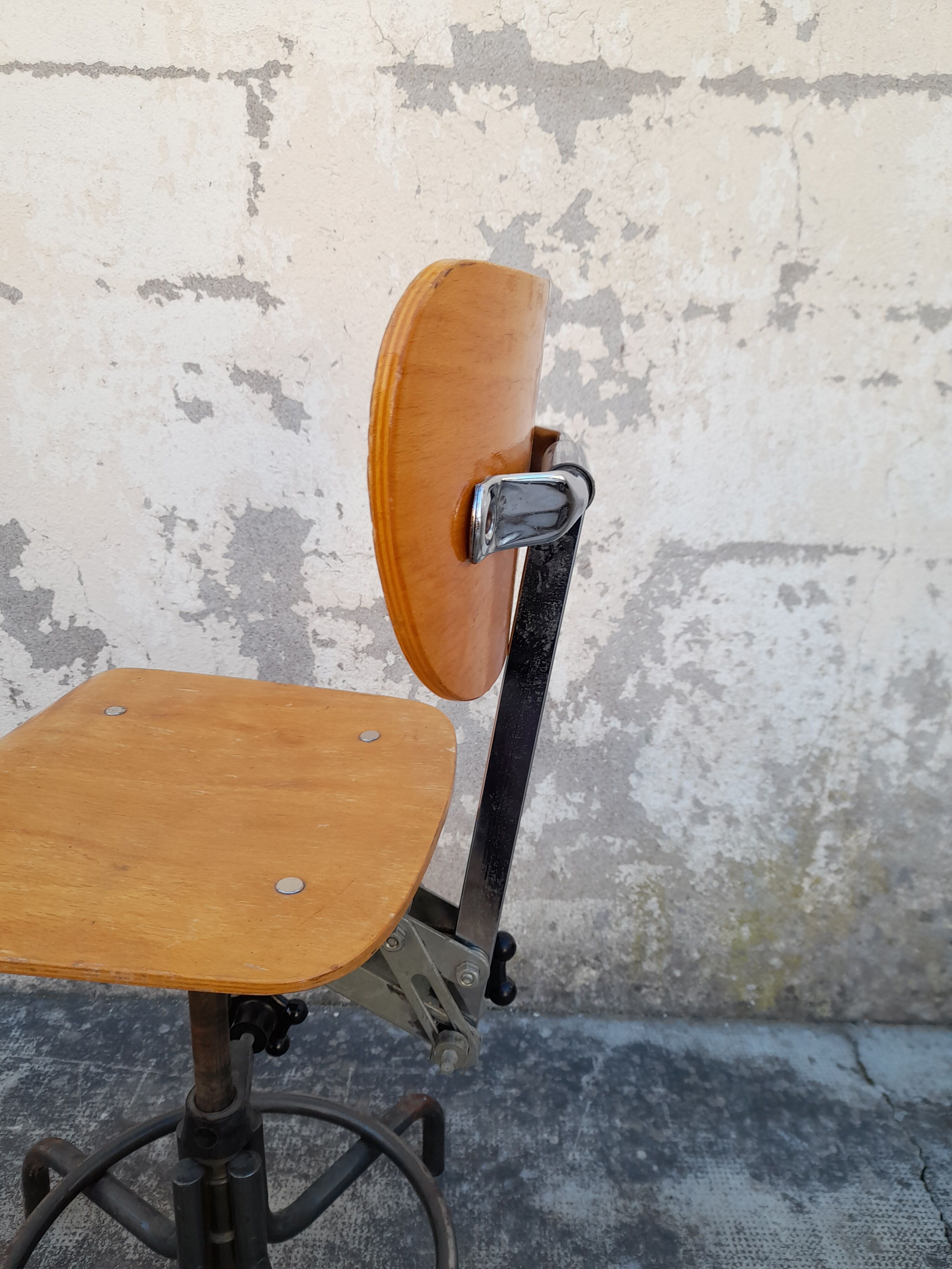 Chaise d'atelier réglable vintage années 50
