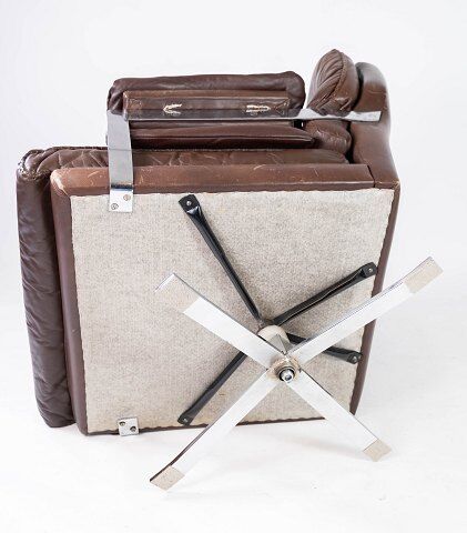 Easy chair upholstered with patinated brown leather and frame in metal, designed by Arne Norell