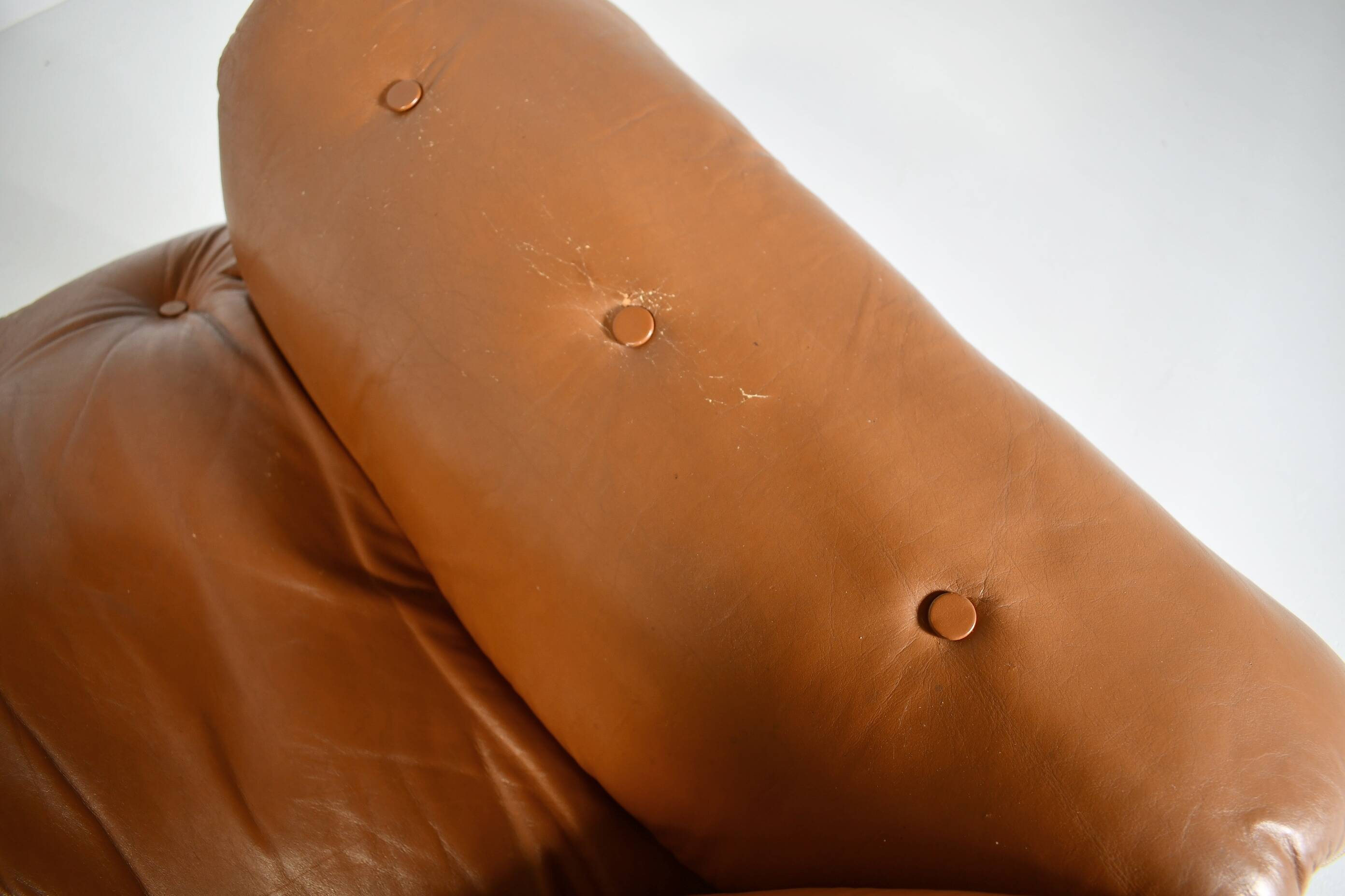 Mole sofa in leather by Sergio Rodrigues. 1960s Made in Brazil