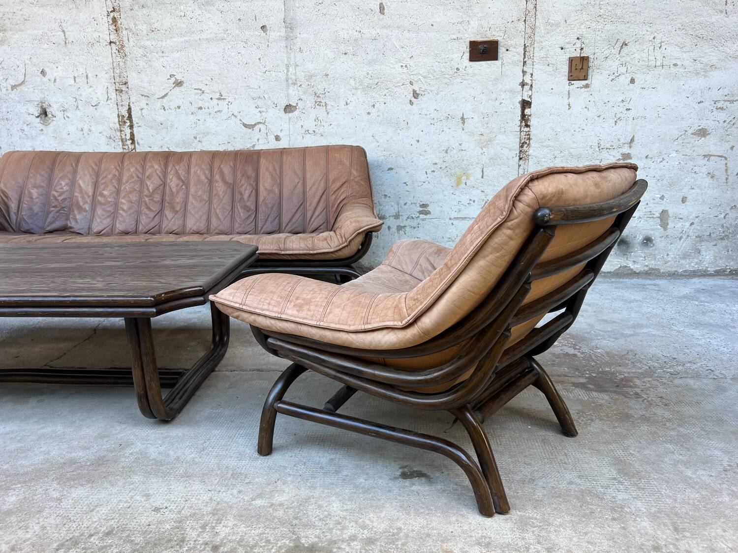 Sofa set with 2 armchairs and coffee table in banbou and leather 1970