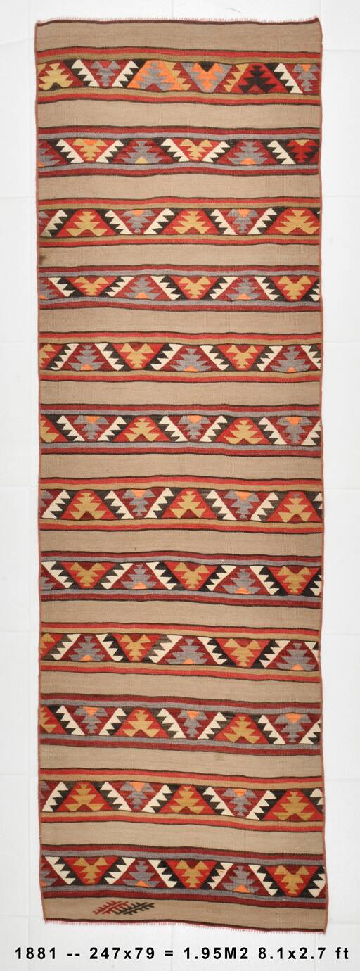 Tapis couloir kilim vintage – Tissage artisanal d’Anatolie, années 60