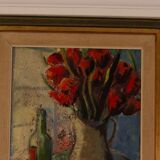 Bouquet rouge et bouteille de vin