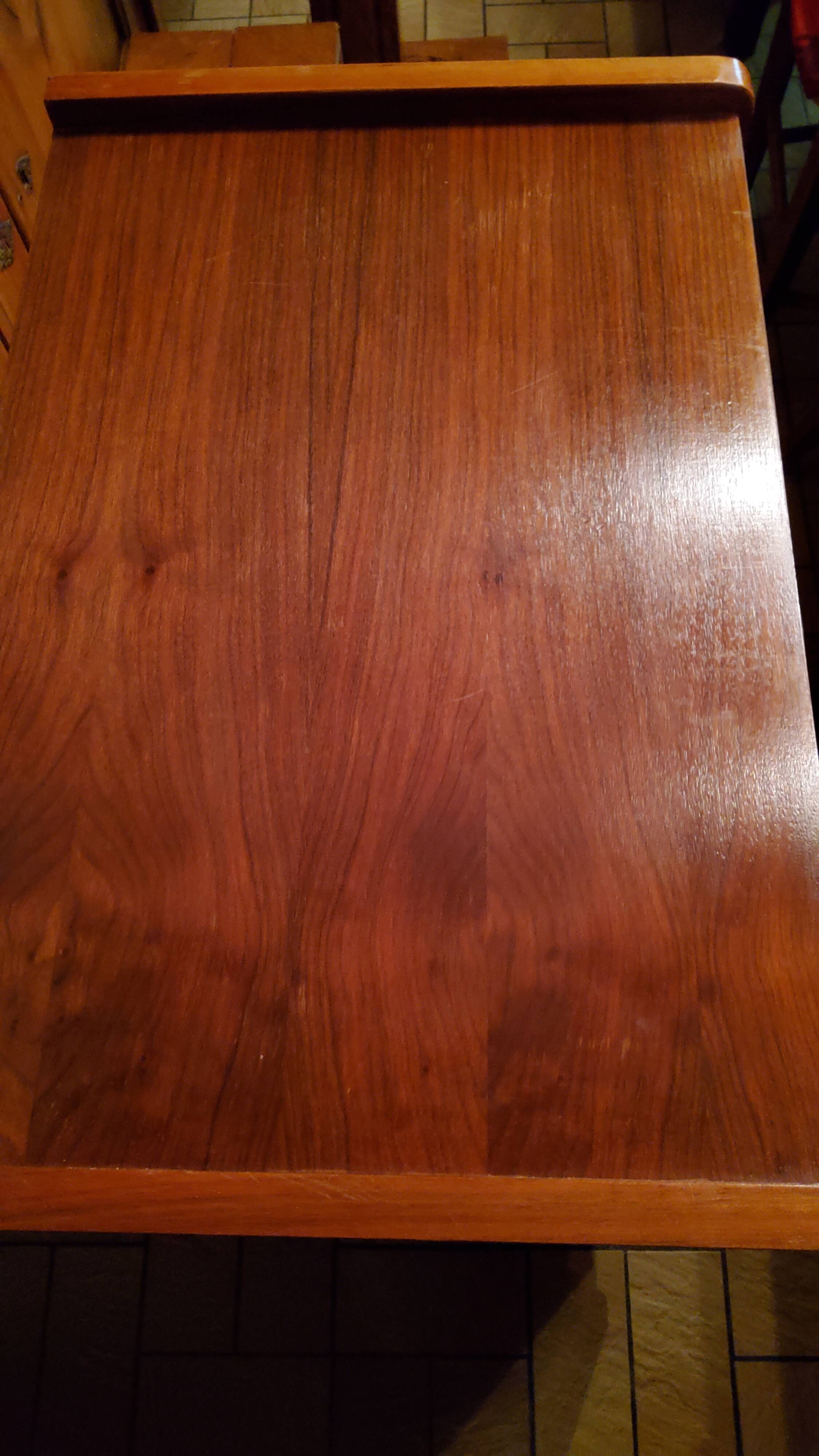 Chest of drawers of the 50s in rosewood spindle feet and fins
