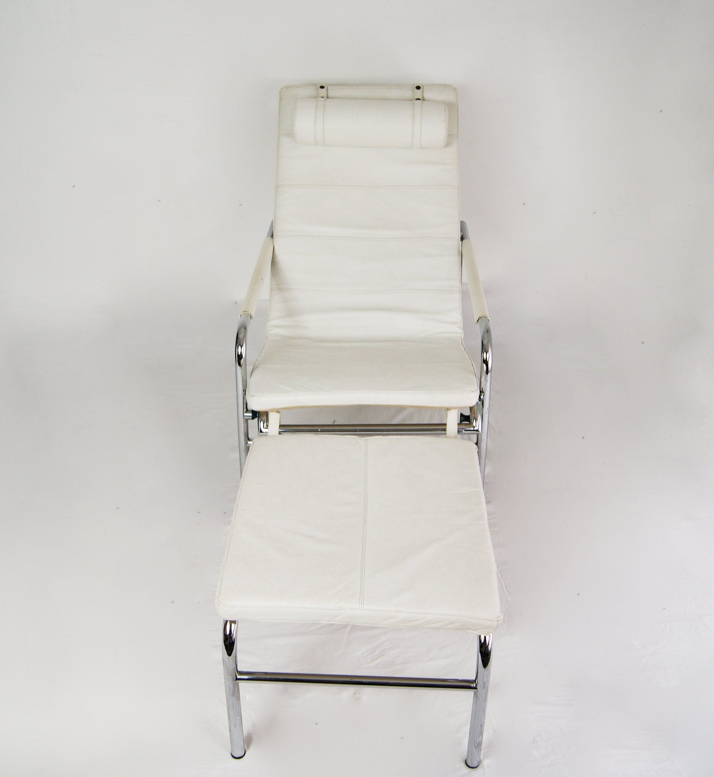 Leather armchair and footstool 'Genni' by Gabriele Mucchi For Zanotta