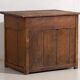 Meuble de cuisine ancien avec détails floraux (c.1920)