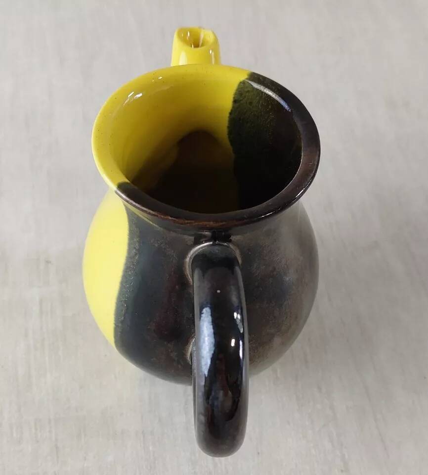 Ancien pot à lait, en céramique bicolore, Luc Lucchesi, de Vallauris