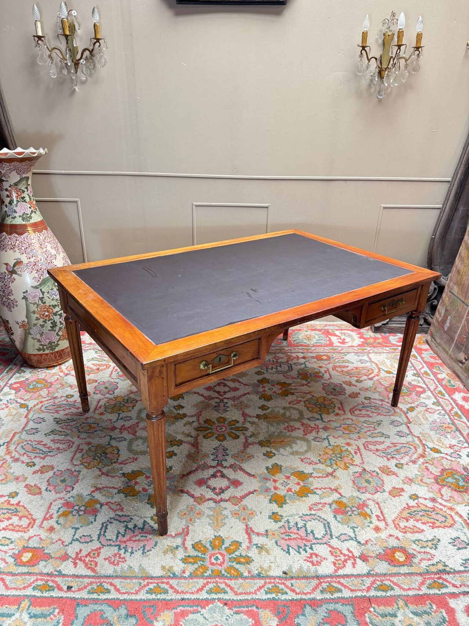 Bureau plat en acajou de style louis xvi xix eme siècle