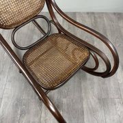 Fauteuil à bascule en bois courbé de style Thonet, XXe Siècle