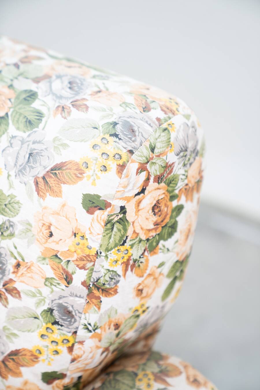 2-seater sofa, floral fabric, wooden structure, plastic and wooden legs, 1970