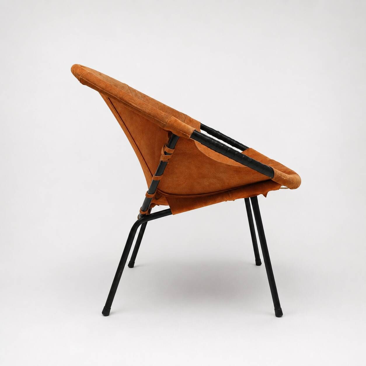 Balloon armchair by Lusch & Co: An iconic design with timeless appeal