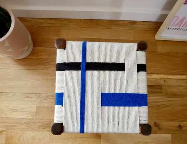 Tabouret bois . Tabouret vintage . tabouret tissé