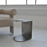 Table d'appoint en acier inoxydable en forme de C Veliento
