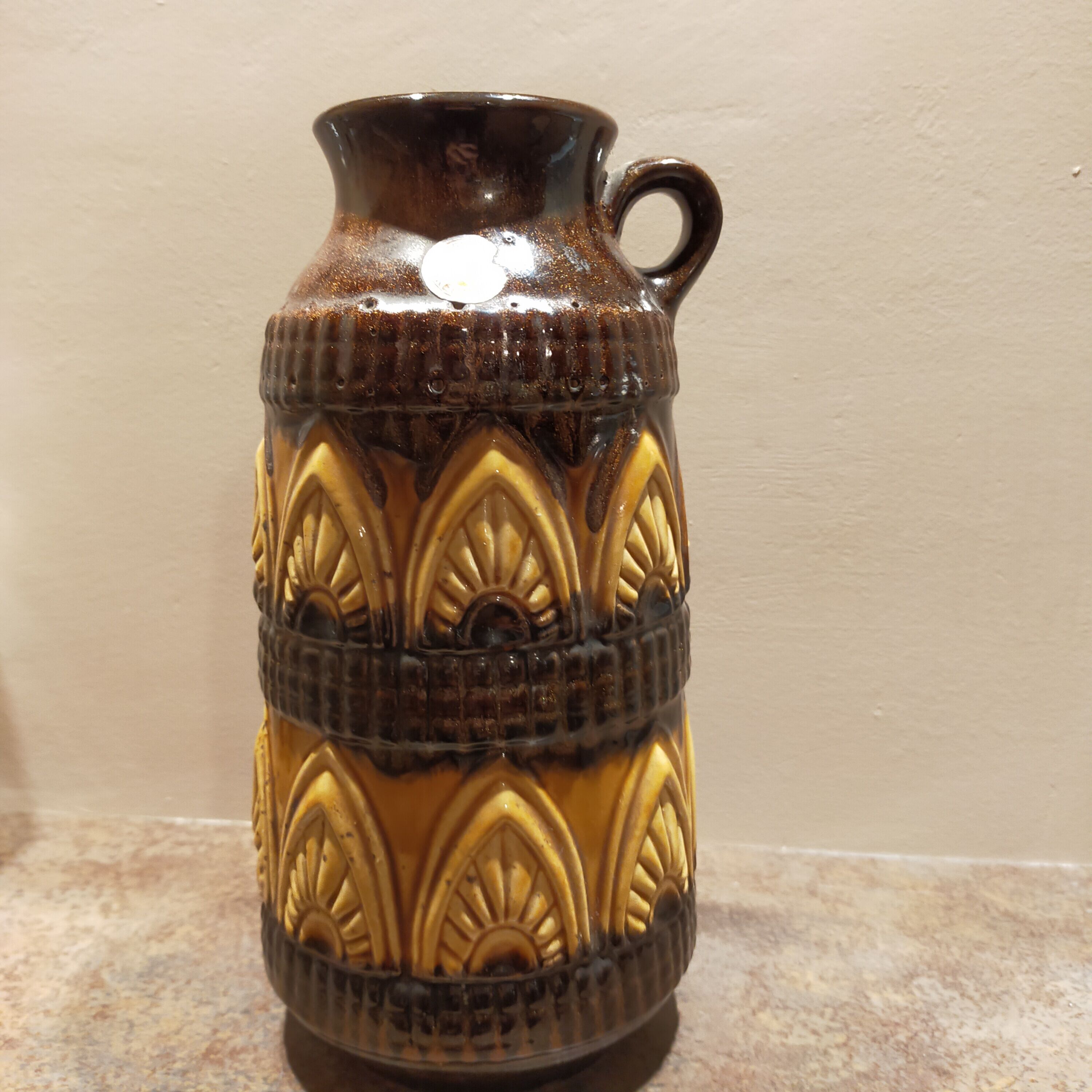 Uberlacker ceramic vase