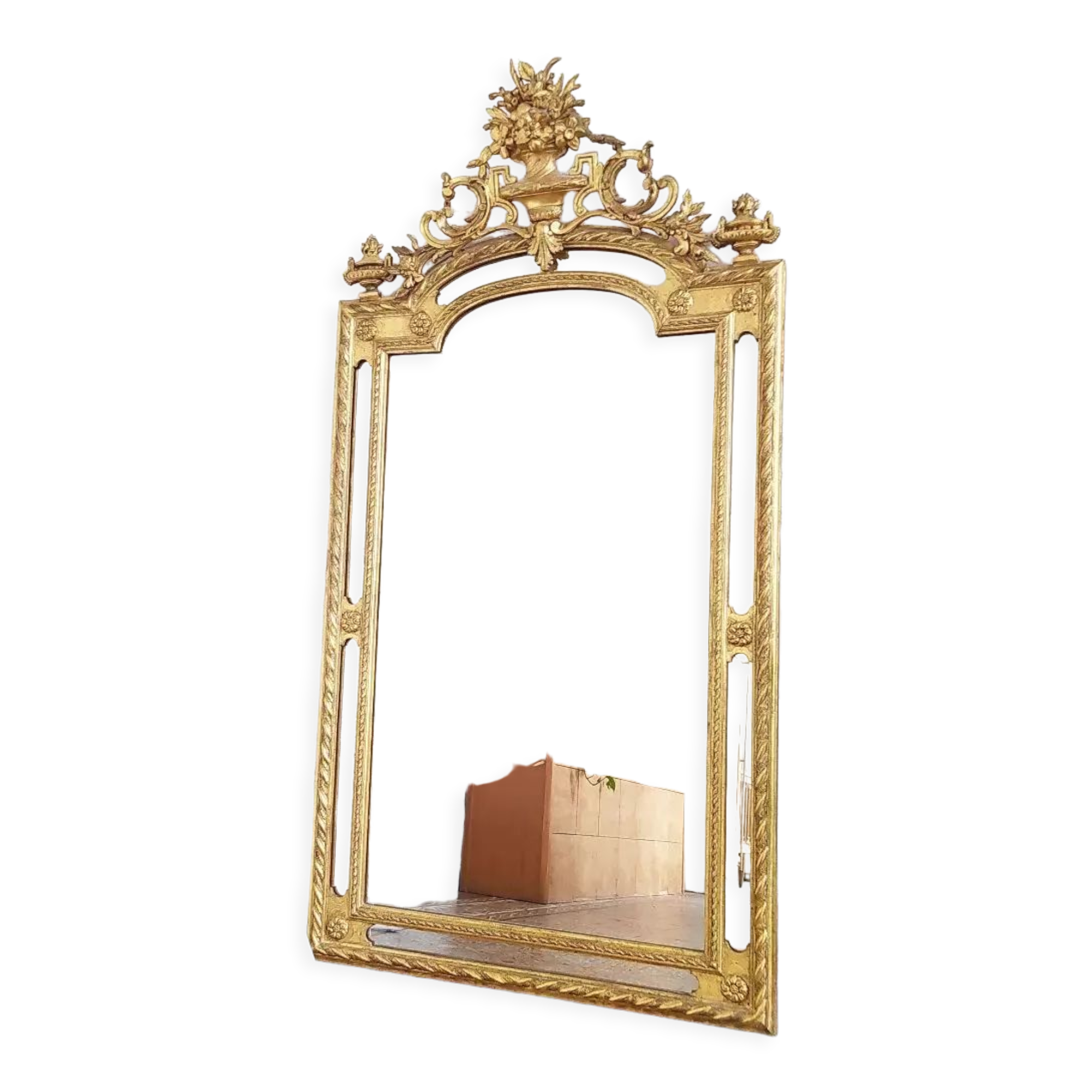 Mirror with parcloses