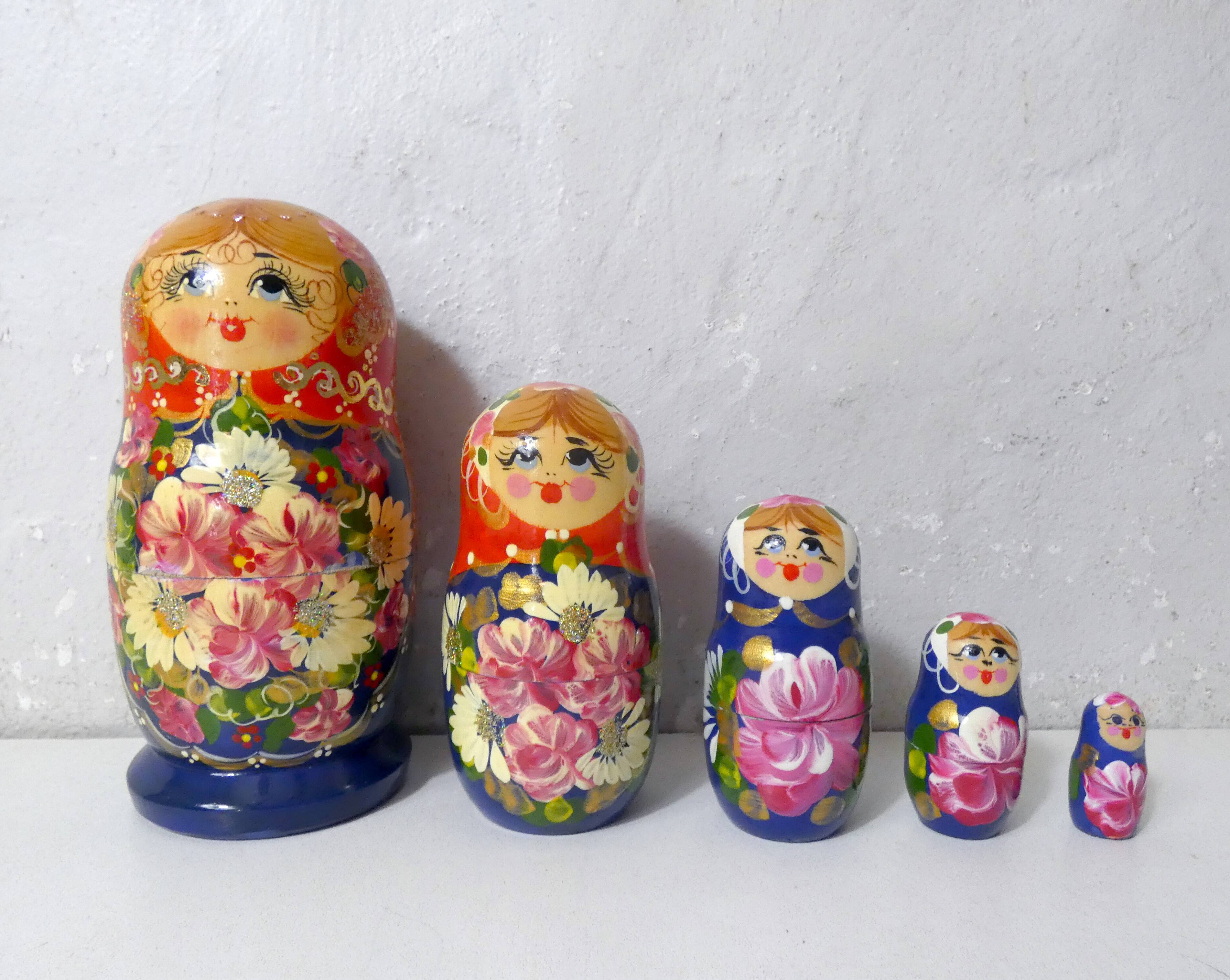 Vintage Russian Dolls Folk Art Matryoshka Complete