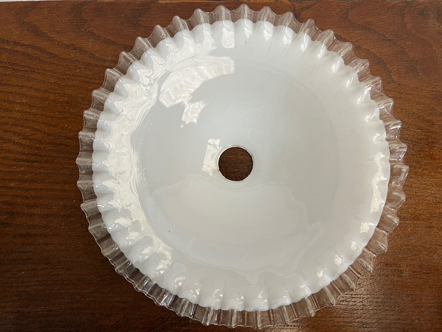 Opaline white vintage suspension