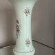 Vase en porcelaine de  hollohàza avec des motifs floraux