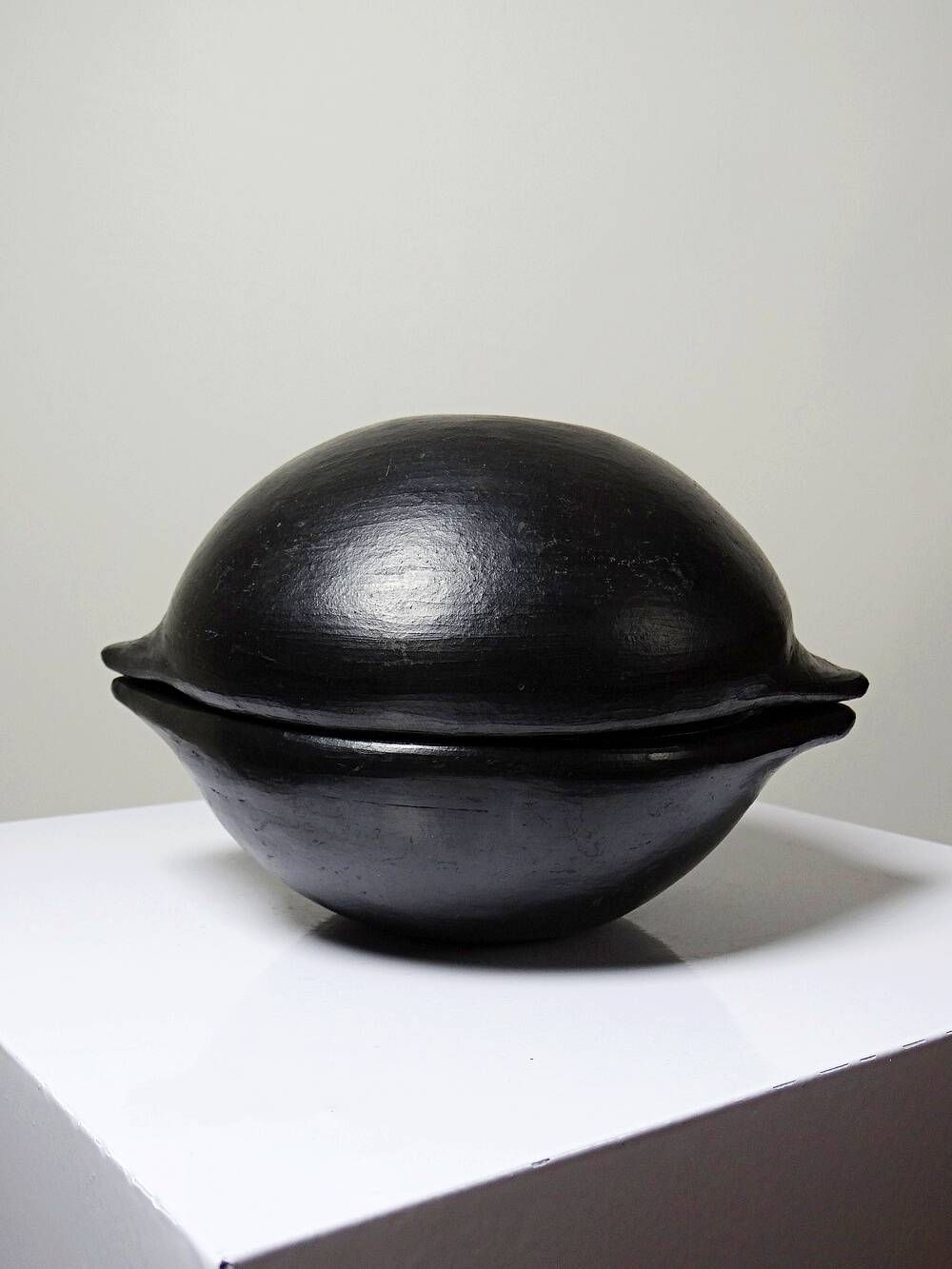 Pair of black pottery bowls from Chamba, Colombia, Pijao craftsmanship, years.