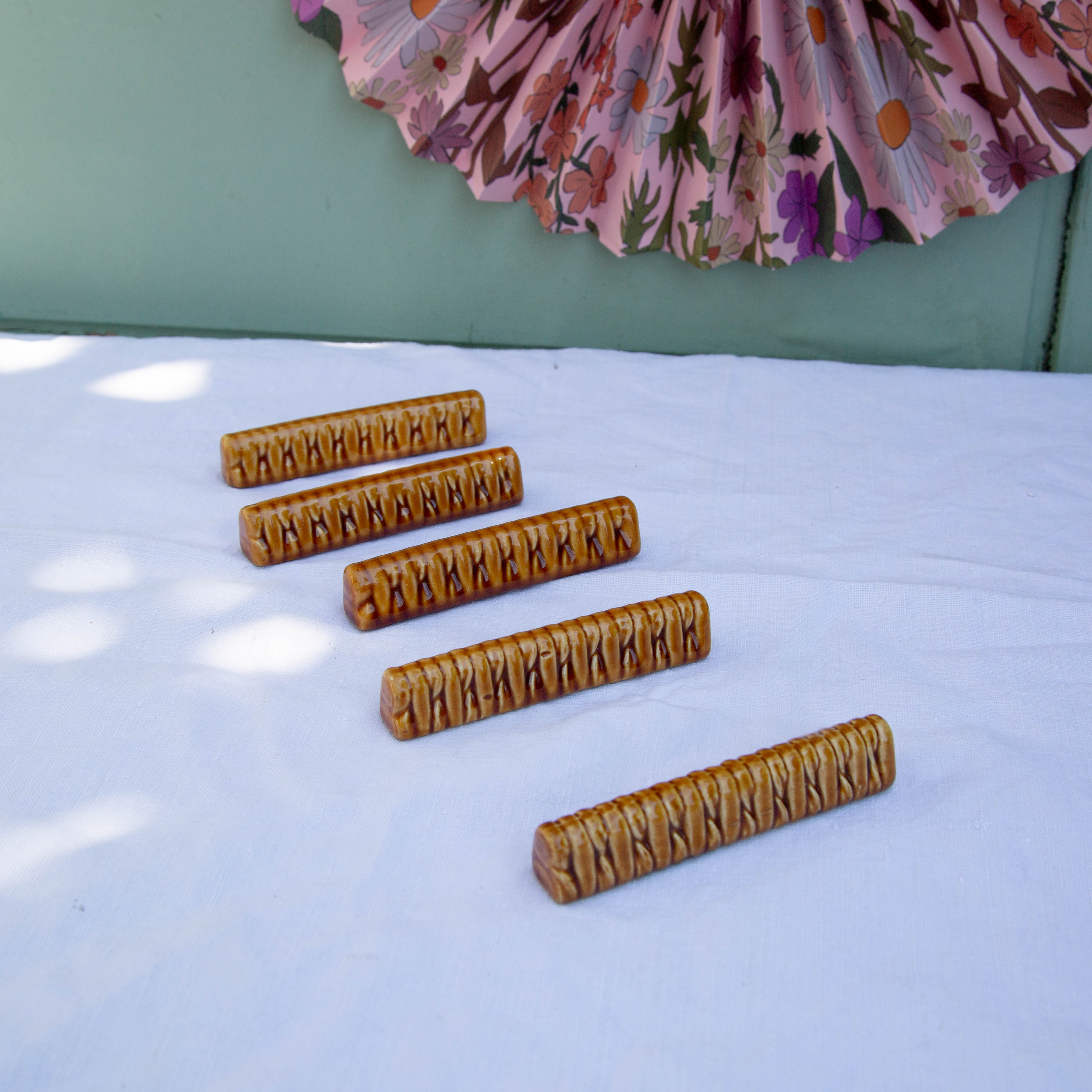 5 doors art deco mustard knives